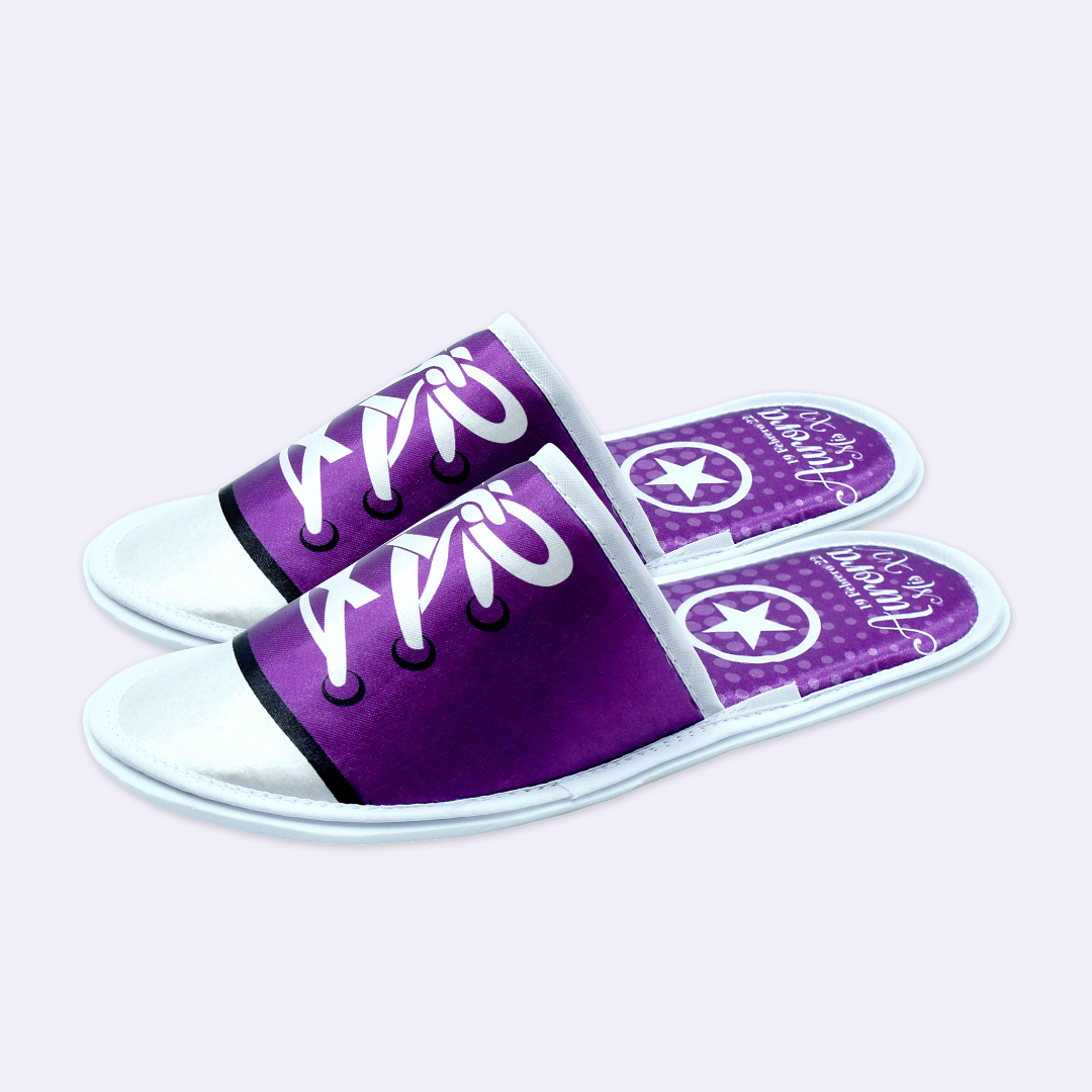 Pantuflas tipo tenis morado