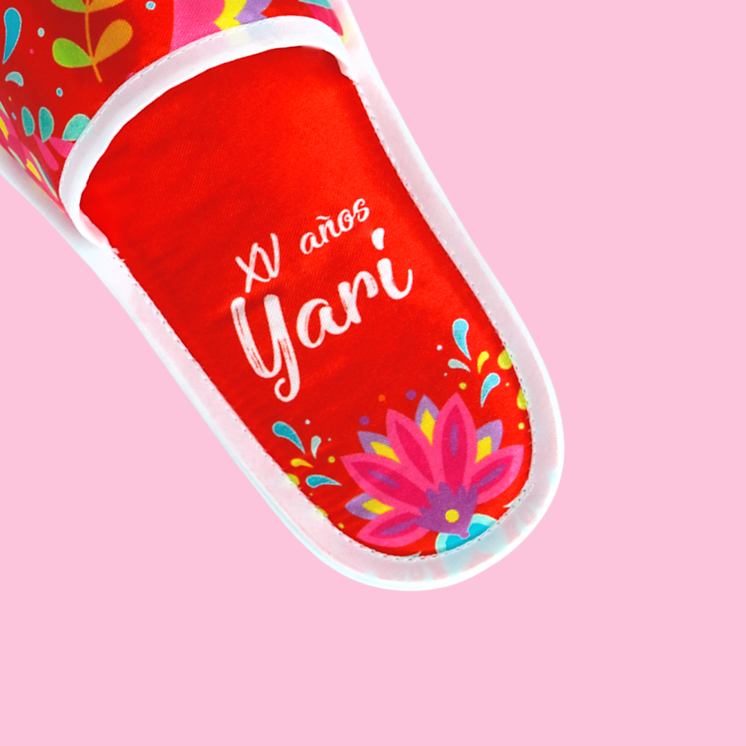 Pantuflas XV flores rojas